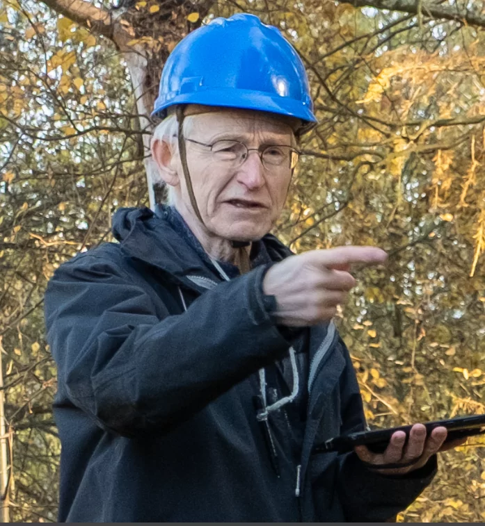 Zdeněk Lenhart při práci v terénu.